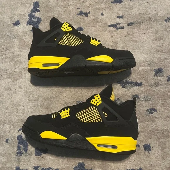 Air Jordan 4 ‘Thunder’